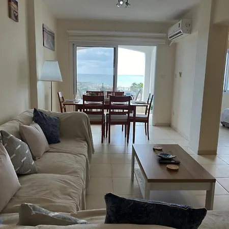 Lighthouse Beach - 3Br Seafront Apt 50M To Beach With Sea Views - Sleeps 6 *