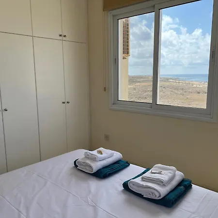 Lighthouse Beach - 3Br Seafront Apt 50M To Beach With Sea Views - Sleeps 6