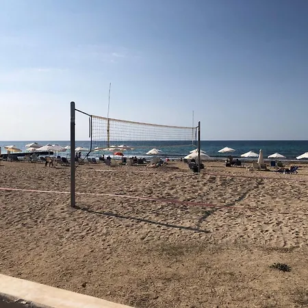 Lighthouse Beach - 3Br Seafront Apt 50M To Beach With Sea Views - Sleeps 6 * Paphos
