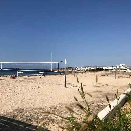 Lighthouse Beach - 3Br Seafront Apt 50M To Beach With Sea Views - Sleeps 6 *
